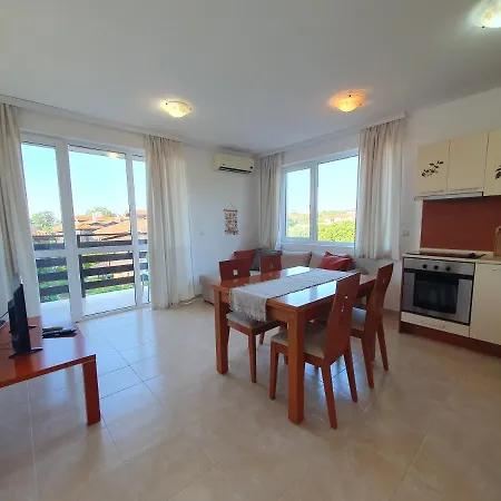 Cozy, Spacious Near Paradise Bay Apartment