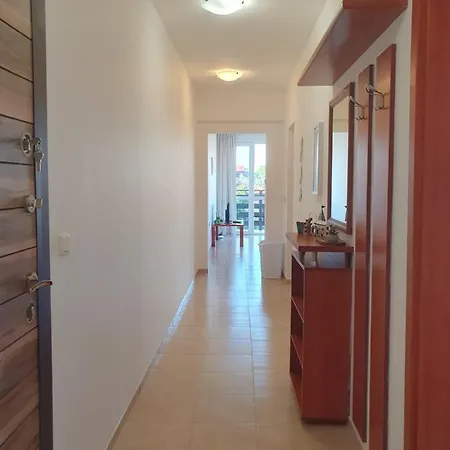 Cozy, Spacious Near Paradise Bay Szozopol