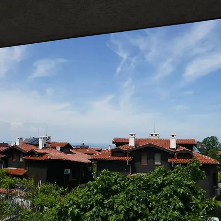 Cozy, Spacious Near Paradise Bay Szozopol